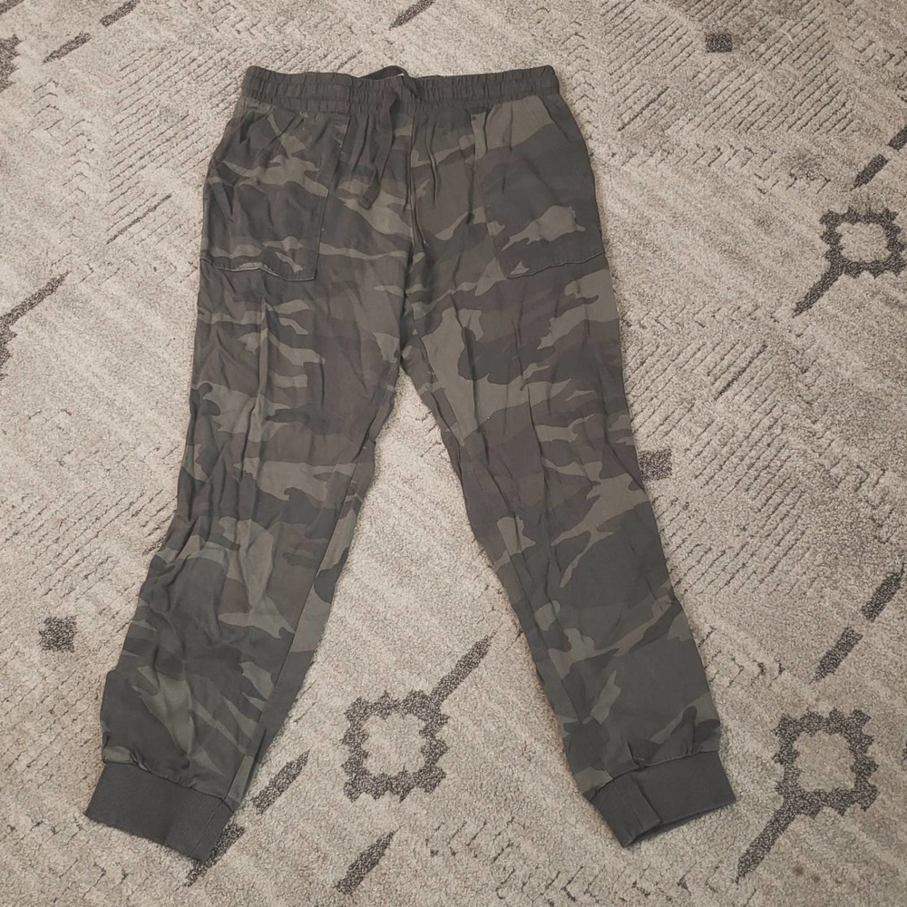 Splendid women's Camouflaged joggers size S